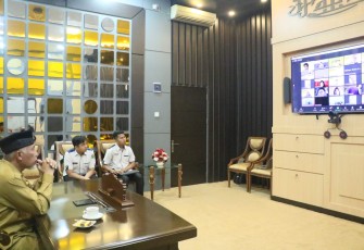 Gubernur Sumbar Mahyeldi, melepas secara resmi 3.900 Mahasiswa KKN Universitas Negeri Padang, periode Januari-Juni 2023 secara daring.