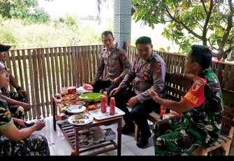 Komsos bersama anggota Banser di wilayah binaan 