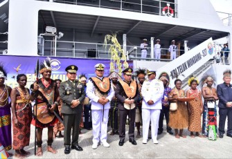 Panglima TNI Laksamana Yudo Margono saat pengukuhan KRI Teluk Wondama-527