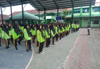 Latih siswa Peraturan Baris Berbaris 