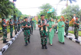 Danmenarmed 2 Kostrad Kolonel Arm Joko Setiyo Kurniawan saat kunjungan kerja di Yonarmed 1 Roket Ajusta Yudha, Kamis (19/1)