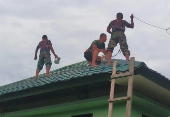 Pengecatan atap kantor