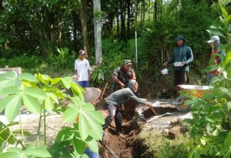 Pasang gorong-gorong di wilayah binaan 
