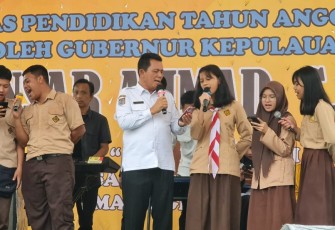 Gubernur Ansar Ahmad saat Kunjungi SMAN 8 Batam