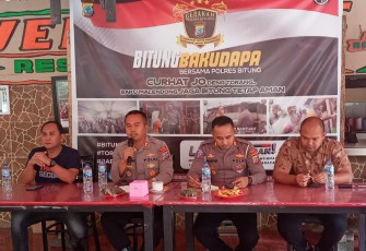 Kapolres Bitung AKBP Alam Kusuma S Irawan SH.,SIK., MH saat menggelar Jumat Curhat