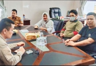 Pengurus Koperasi Gurindam 12 Tepi Laut Tanjungpinang saat Disambut Kadis UMKM Kepri