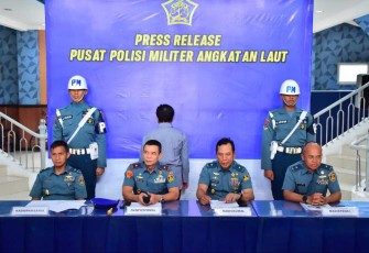 Danpuspomal Brigjen TNI Mar I Made Wahyu Santoso saat memberikan keterangan pers 