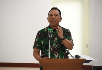 Kadiskumal Laksamana Pertama TNI Leonard Marpaung 