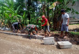Karya bakti bersama warga desa binaan 