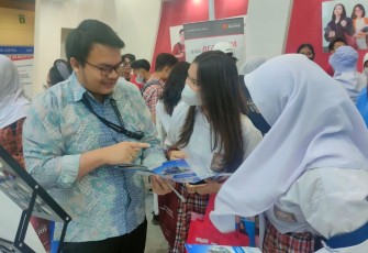 Suasana di Stan Universitas Pertamina pada Pameran IIETE 2023