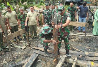 Dandim 1001/HSU-BLG Letkol Inf Dhuwi Hendradjaja saat peresmian pembangunan rumdis