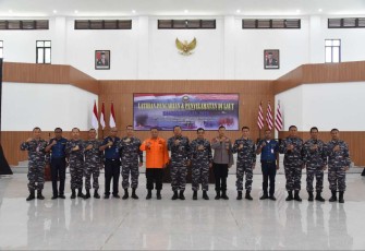 Latihan Pencarian dan Penyelamatan di Laut Koarmada III 