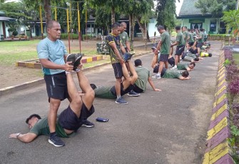 Olahraga pagi Prajurit Kodim 0801/Pacitan 