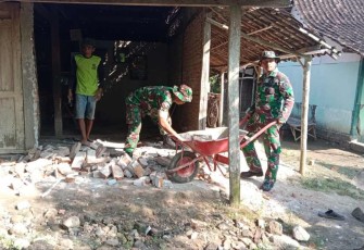 Rehab rumah warga desa binaan