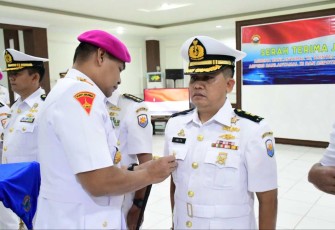 Danlantamal XI Brigjen TNI (Mar) Gatot Mardiyono saat pimpin sertijab 