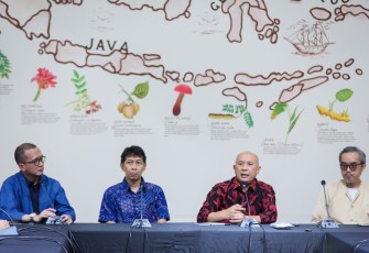 MenKopUKM Teten Masduki saat melakukan pertemuan dan diskusi dengan beberapa stakeholder terkait pelarangan impor pakaian bekas, di Jakarta, Rabu (29/3).