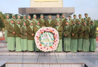 Ziarah dan Tabur Bunga Persit KCK Cabang XVII Kodim Madiun