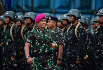 Dankodiklatal Letjen TNI (Mar) Suhartono saat pengecekan siswa pendidikan