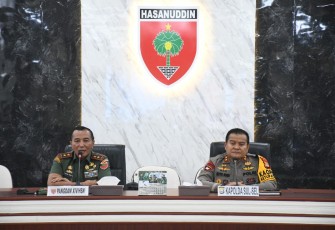 Pangdam XIV Hasanuddin Mayjen TNI Dr Totok Imam Santoso bersama Kapolda Sulsel 