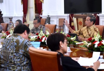 Presiden Jokowi saat memimpin rapat