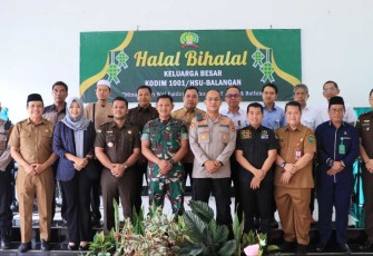 Dandim 1001/HSU-BLG Letkol Inf Dhuwi Hendradjaja saat halal bihalal 