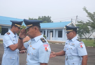 Danlanud Sugiri Sukani Letkol Pnb Supardo Butarbutar saat halal bihalal usai apel, Selasa (2/5) 