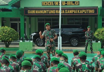 Dandim 1001/HSU-BLG Letkol Inf Dhuwi Hendradjaja saat berikan arahan 