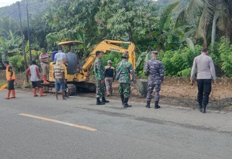 Kerja bakti bersihkan jalan di wilayah 