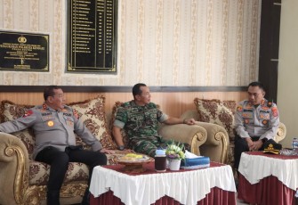 Pangdam XIV Hasanuddin Mayjen TNI Dr Totok Imam Santoso ngopi bareng bersama Kapolda Sultra dan Kapolrestabes Kendari, Senin (15/5) 