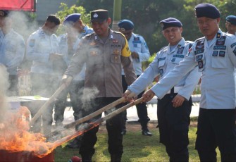Pemusnahan barang sitaan di Lapas Cilegon 