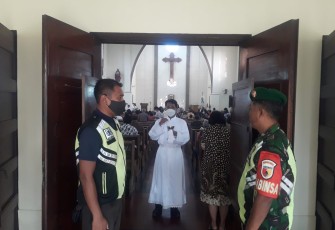 Pengamanan ibadah Kenaikan Isa Al-Masih di gereja