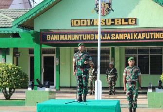Dandim 1001/HSU-BLG Letkol Inf Dhuwi Hendradjaja saat pimpin upacara 