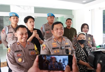 Kapolres Bogor AKBP Dr. Iman Imanuddin saat memberikan keterangan pers 