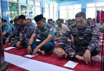 Doa bersama prajurit Lantamal VI Makassar 
