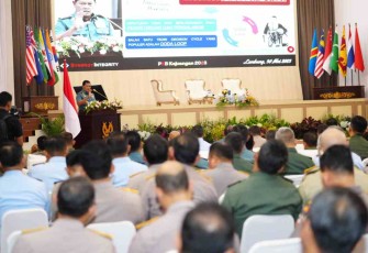 Panglima TNI saat memberikan pembekalan Sesko TNI 