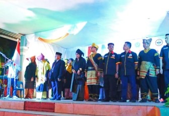 Minang Sakato saat Dikukuhkan Bupati Bintan Roby.