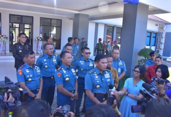 Kasal Laksamana TNI Muhammad Ali saat memberikan keterangan pers di Satdik 2 Makassar 
