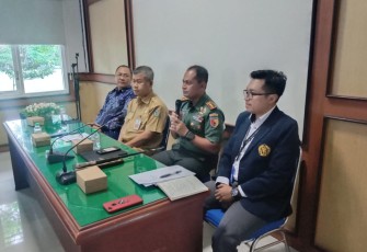 Dandim 0801/Pacitan Letkol Inf Roliyanto saat memberikan pengarahan, Senin (3/7)