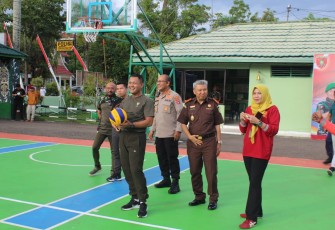 Dandim 1001/HSU-BLG Letkol Inf Dhuwi Hendradjaja saat kick off pekan olahraga , Rabu (5/7)