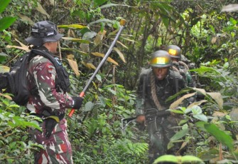 Tradisi Lintas Batas gurung siswa pendidikan Komando, Cilacap, Jum'at (8/7)