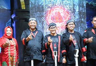 Dandim 0802/Ponorogo Letkol Inf Hirta Juni Adriansyah saat menghadiri pembukaan grebeg suro