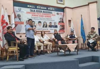 Talk show nasional di hall Dewan Pers Jakarta, Minggu (9/7)
