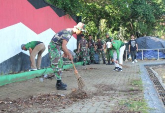 Pembersihan lingkungan fasilitas umum 