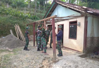 Pengerjaan rutilahu program TMMD ke 117 Kodim 0803/Madiun, Kamis (13/7)