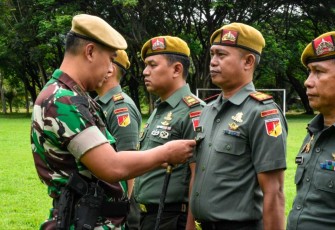 Danyonarmed 19/105 Trk Bogani Letkol Arm Edi Yulian Budiargo saat sertijab, Selasa (18/7)