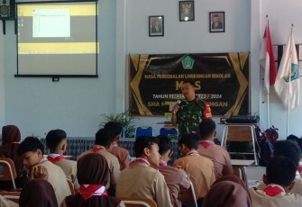 Serka Gita saat memberikan materi wasbang