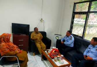 Kalapas Cilegon Enjat Lukmanul Hakim saat audensi dengan Disnaker Kota Cilegon  
