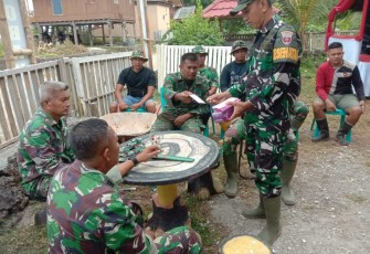 Pemeriksaan kesehatan anggota satgas dan warga di lokasi TMMD 