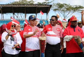 Pangkoarmada III Laksda Rachmad Jayadi bersama Pj Gubernur Papua Barat Daya Muhammad Musaad, Selasa (1/8)