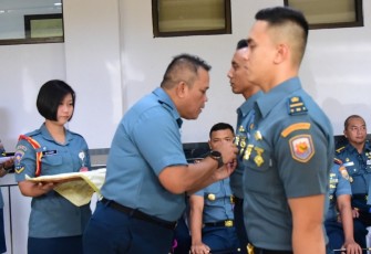 Kapoksahli Koarmada III Laksamana Pertama TNI Ridwan Prawira saat membuka On Job Training perwira remaja AAL angkatan 68, Selasa (8/8)